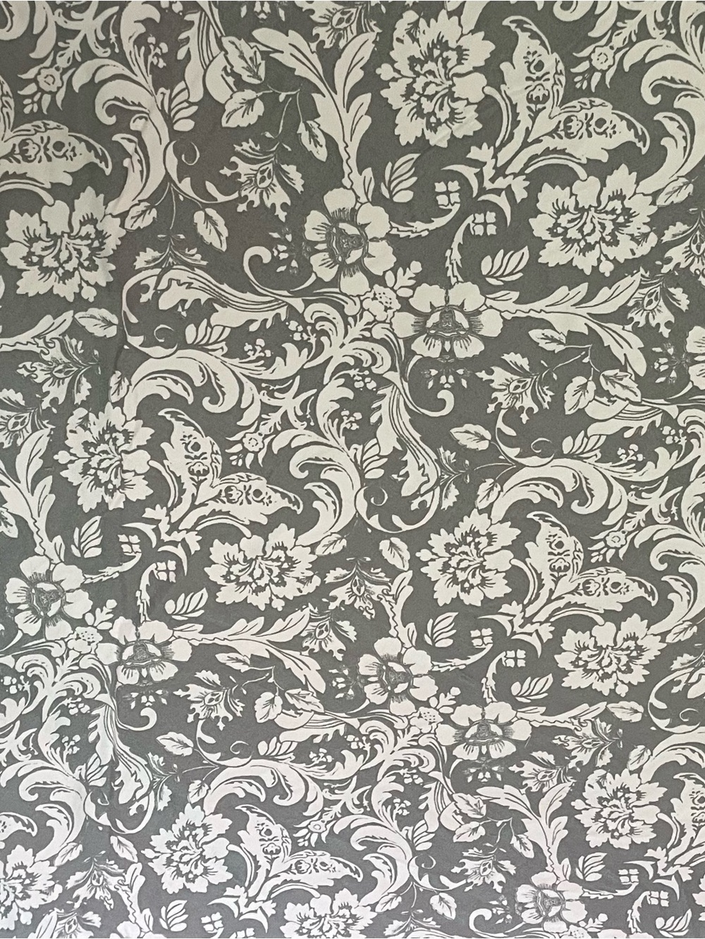 KING Vince Camuto Floral  fitted sheet/3 pillowcases/white flat sheet
